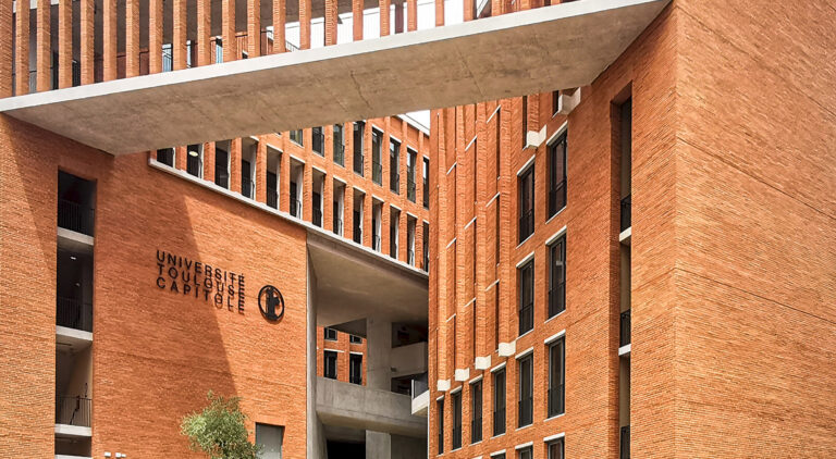 New headquarters of the Toulouse School of Economics, rue de la Boule. Author: Didier Descouens. Licence Wikimedia Commons.